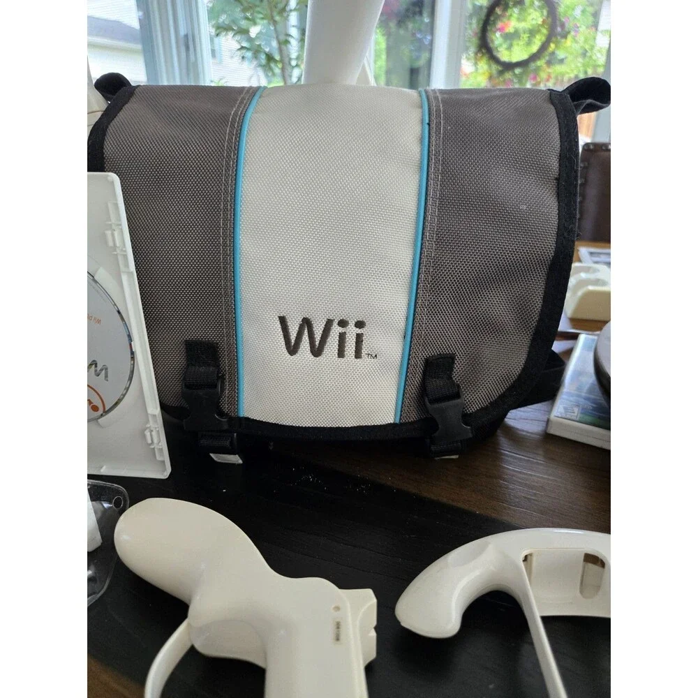 Complete Nintendo Wii Video Game White Console Bundle Case, Games & Accessories